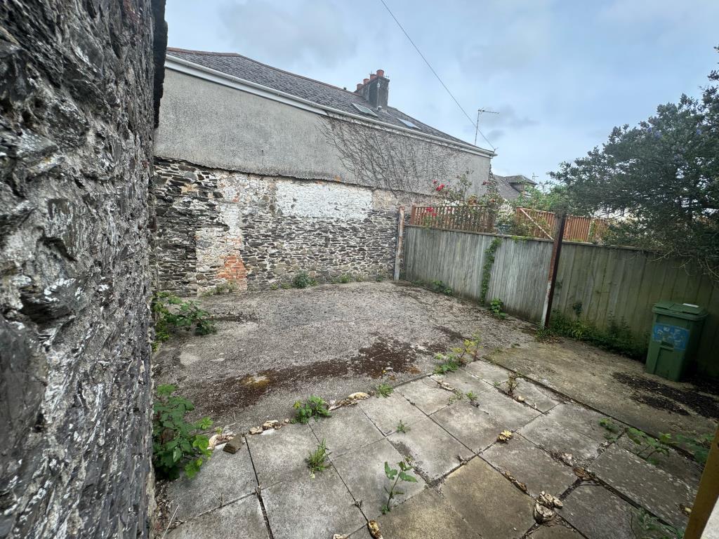 Lot: 120 - FREEHOLD YARD/LAND - View of yard